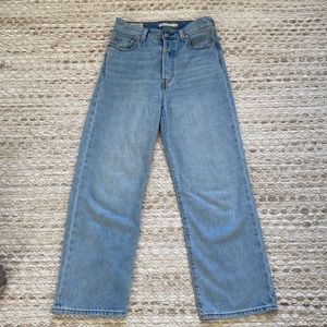 Size 26 Levi’s Ribcage Straight
